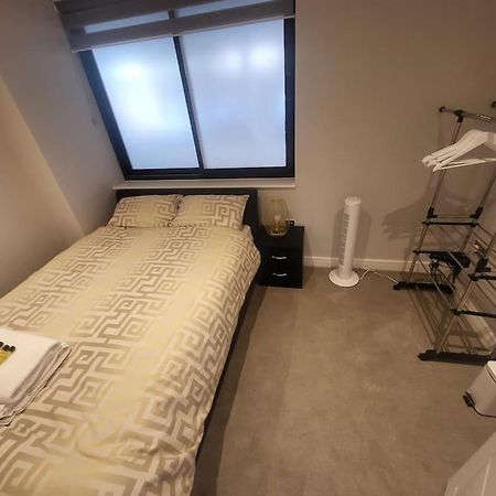 Entire Reigate Apartment Hosted By Pius Bagian luar foto