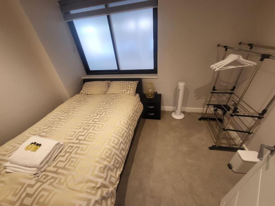 Entire Reigate Apartment Hosted By Pius Bagian luar foto