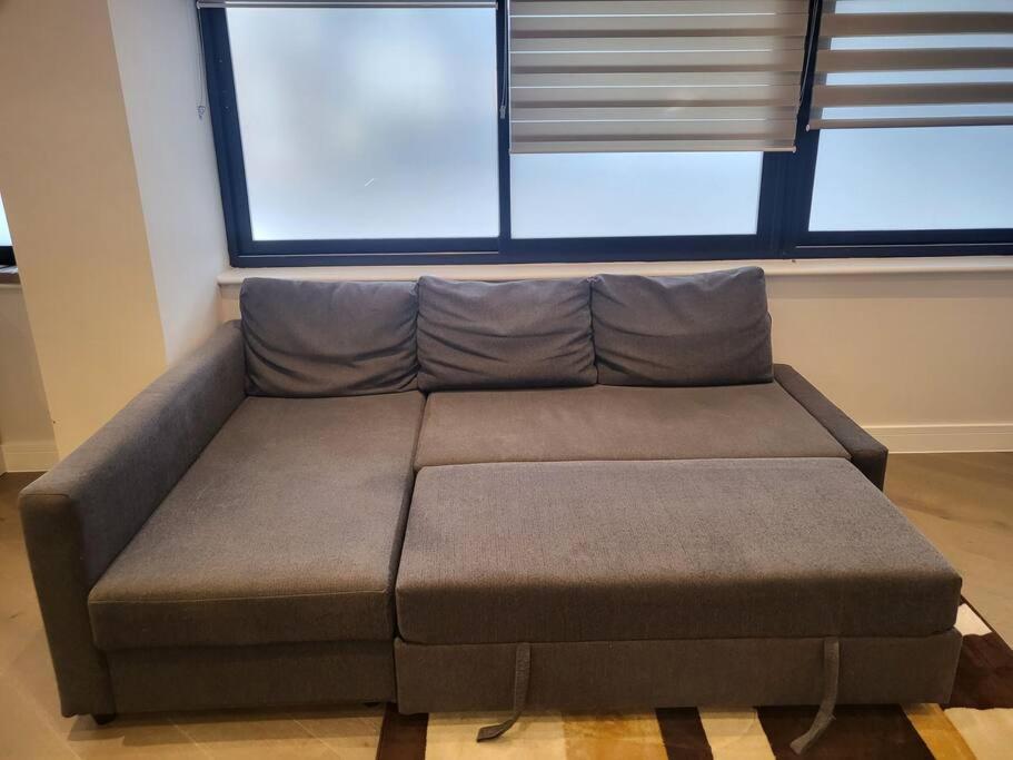 Entire Reigate Apartment Hosted By Pius Bagian luar foto