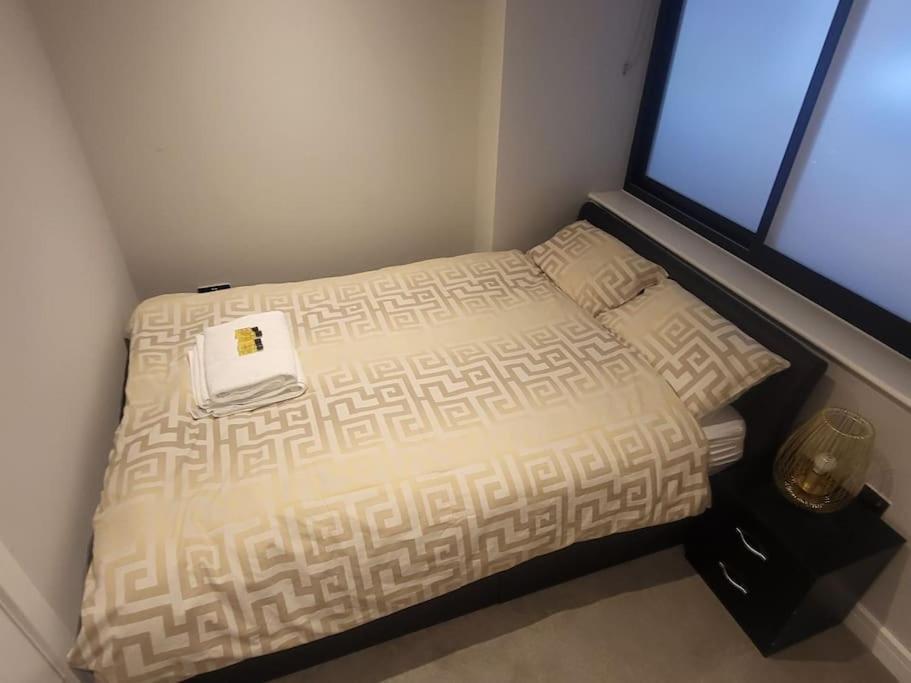 Entire Reigate Apartment Hosted By Pius Bagian luar foto