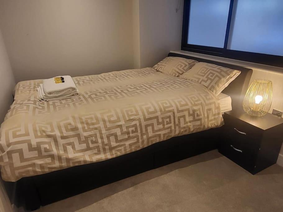 Entire Reigate Apartment Hosted By Pius Bagian luar foto